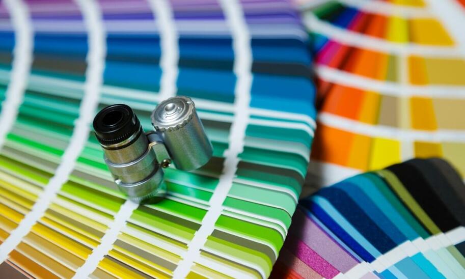 Wpływ jakości czarnego barwnika na trwałość kolorów w produkcji folii