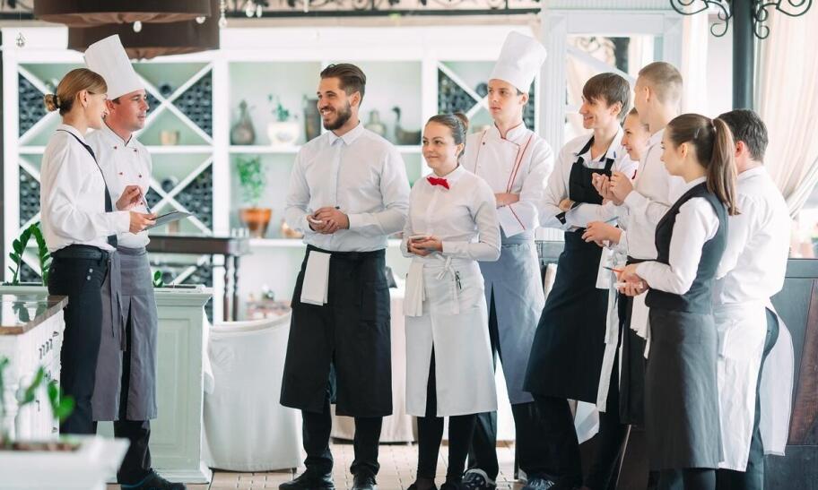 Wygoda i styl: co oferuje bluza kucharska damska z imieniem dla pracowników gastronomii? Wygoda i styl: co oferuje bluza kucharska damska z imieniem dla pracowników gastronomii?
