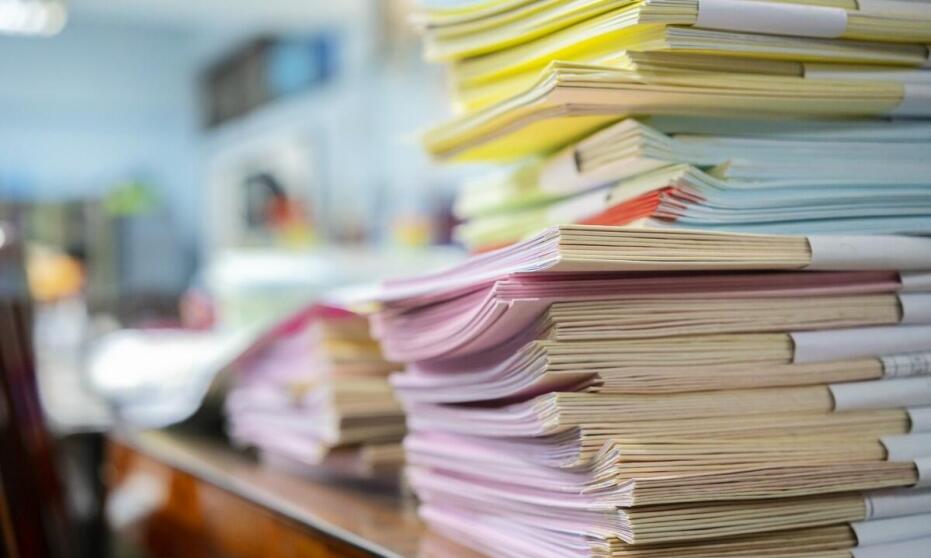 Kluczowe aspekty umów handlowych związanych z ubezpieczeniami społecznymi - co warto wiedzieć?