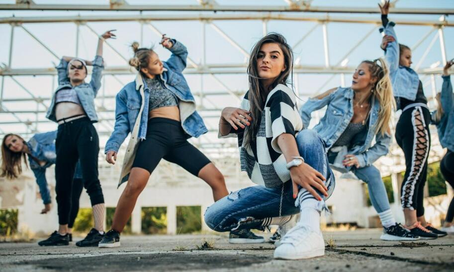 Reggaeton taniec a fitness – jak połączyć przyjemne z pożytecznym? Reggaeton taniec a fitness – jak połączyć przyjemne z pożytecznym?