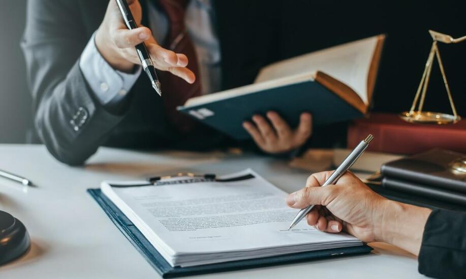 Adwokat Mikołów: jak znaleźć prawnika, który spełni Twoje oczekiwania?