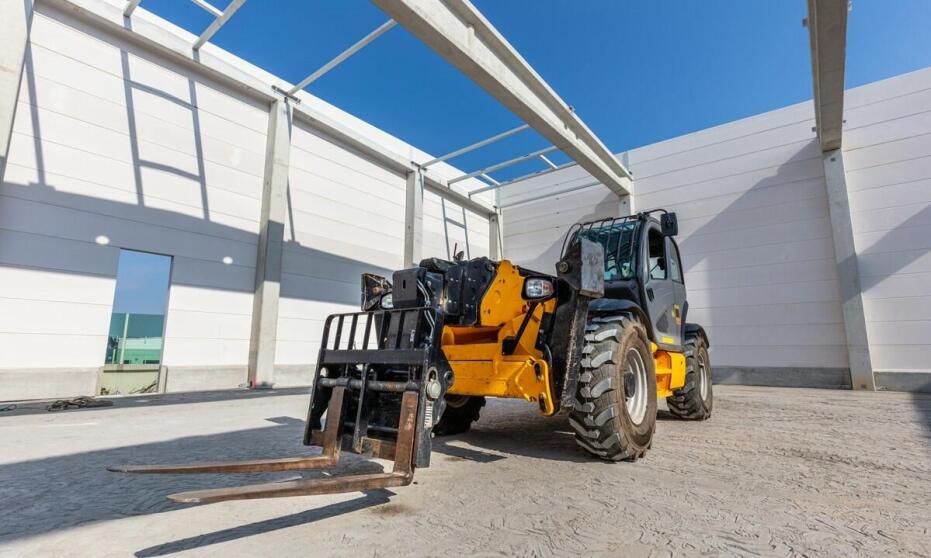 Zastosowanie ładowarek teleskopowych w codziennych pracach rolniczych – praktyczne przykłady