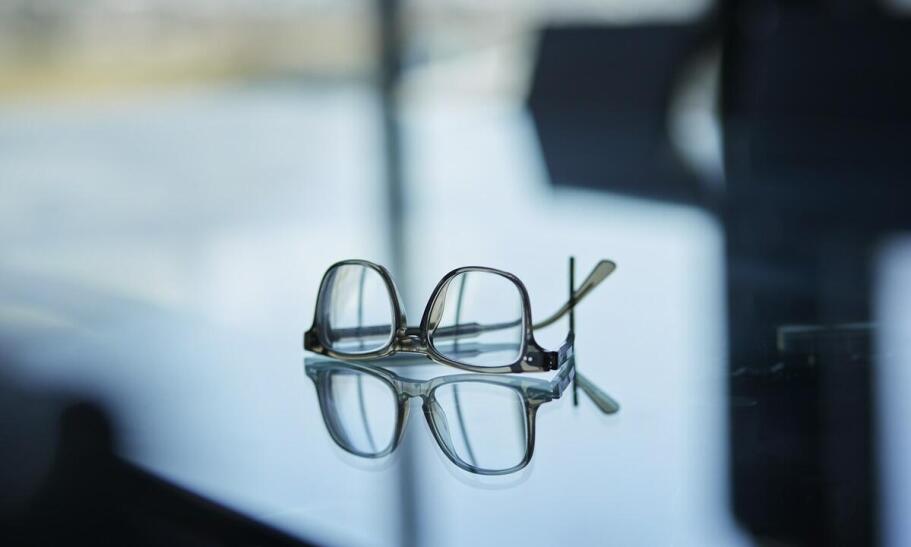 Dlaczego warto inwestować w okulary z filtrem UV i niebieskiego światła? Dlaczego warto inwestować w okulary z filtrem UV i niebieskiego światła?