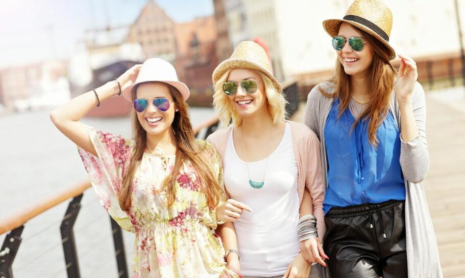 Trendy w odzieży damskiej: jakie kolory będą modne w tym sezonie?