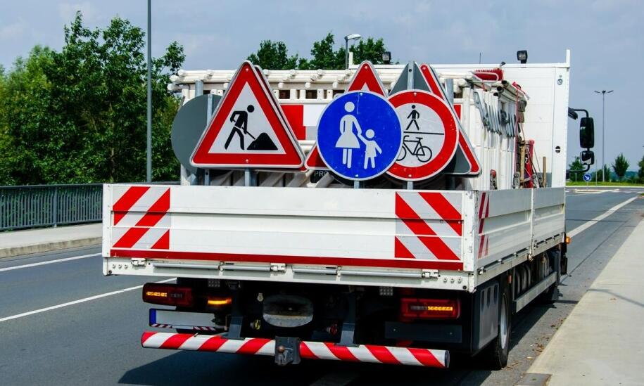 Jakie są korzyści z przestrzegania limitów kilometrów na autostradzie dla bezpieczeństwa ruchu drogowego? Jakie są korzyści z przestrzegania limitów kilometrów na autostradzie dla bezpieczeństwa ruchu drogowego?