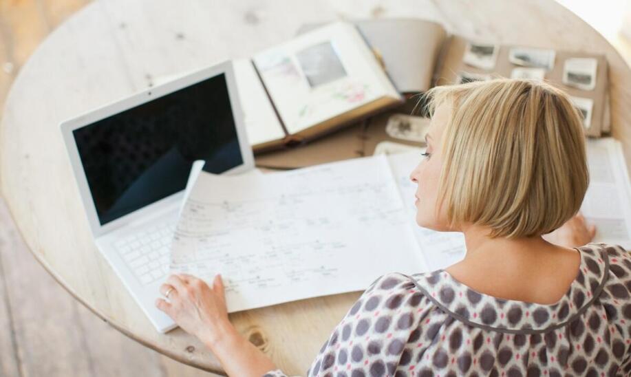 Albumy na zdjęcia jako doskonały prezent na różne okazje – dlaczego warto je wybrać?