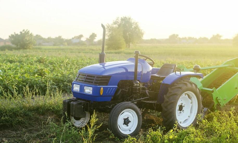 Jakie są zalety inwestycji w nowe modele ciągników rolniczych?