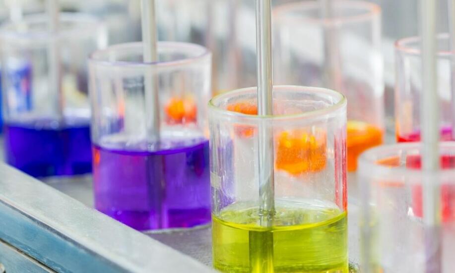 Jak modyfikatory MFI poprawiają proces przetwarzania folii?