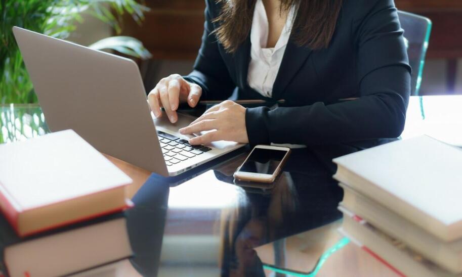 Jak przygotować się do wizyty u tłumacza przysięgłego w Opolu?