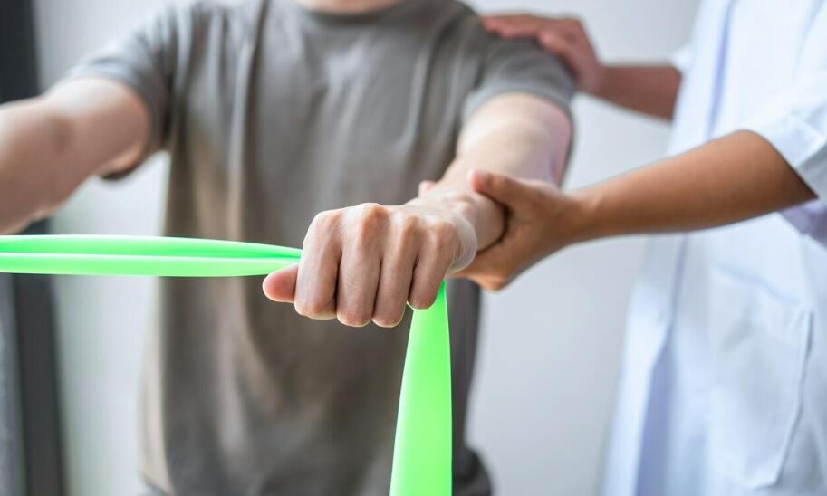Mrowienie i drętwienie kończyn – kiedy skorzystać z nowoczesnej rehabilitacji? Mrowienie i drętwienie kończyn – kiedy skorzystać z nowoczesnej rehabilitacji?