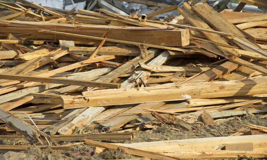 Przykłady udanych projektów związanych z recyklingiem odpadów drzewnych