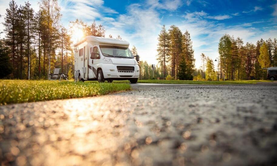 Odkryj najlepsze trasy do zwiedzania z przyczepą kempingową w Pomorskiem!