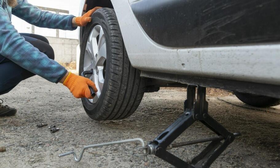 Jak używać lewarka samochodowego?