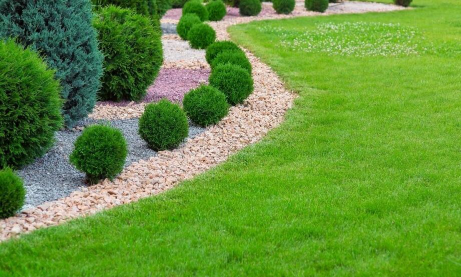 Kraweznik kamienny mostowy jako element małej architektury – zastosowania i korzyści