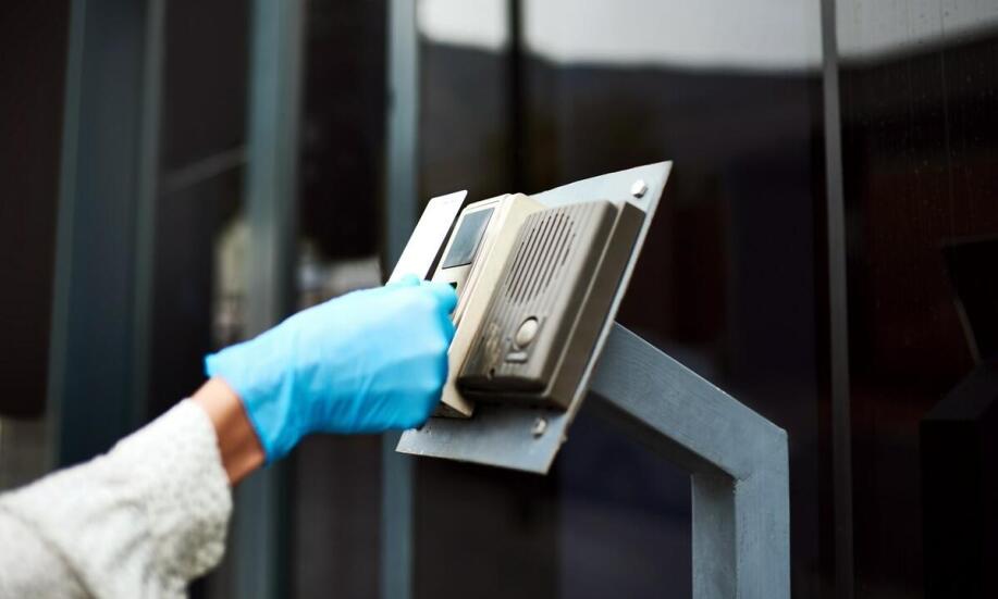 Dlaczego warto powierzyć montaż domofonów specjalistom?