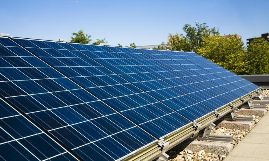 Fotowoltaika dla zakładów produkcyjnych – oszczędności i efektywność energetyczna Fotowoltaika dla zakładów produkcyjnych – oszczędności i efektywność energetyczna