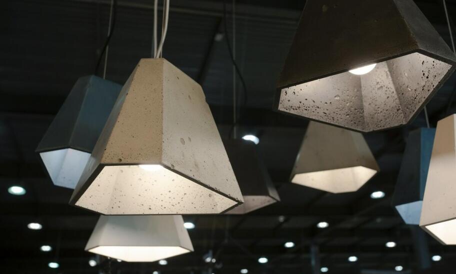 Lampa sufitowa chrom – idealne rozwiązanie dla nowoczesnych przestrzeni publicznych Lampa sufitowa chrom – idealne rozwiązanie dla nowoczesnych przestrzeni publicznych