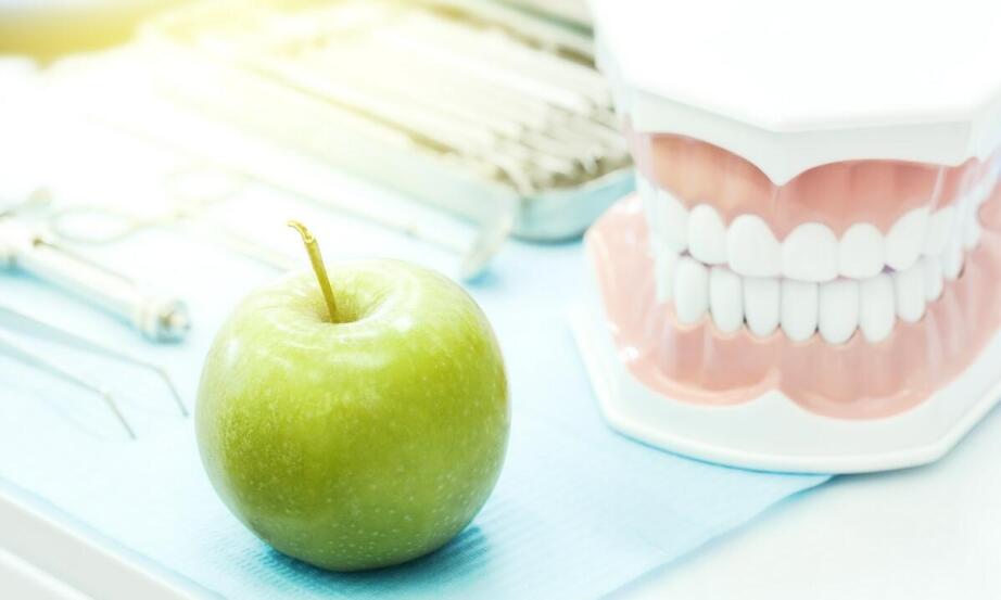 Najczęstsze pytania dotyczące implantów zębowych – odpowiedzi specjalistów