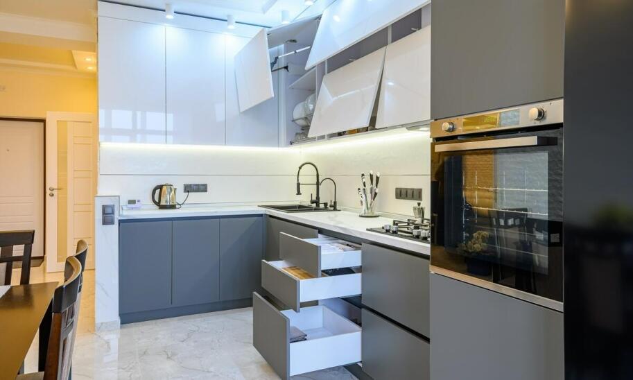 Jak nietypowe rozmieszczenie sprzętów AGD wpływa na funkcjonalność kuchni