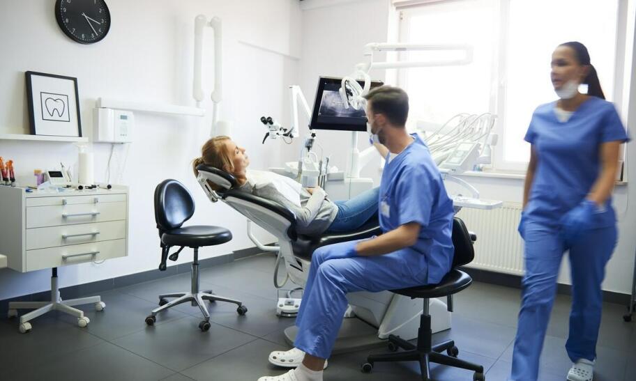 Jakie nowoczesne metody leczenia stosują periodontolodzy w Warszawie? Jakie nowoczesne metody leczenia stosują periodontolodzy w Warszawie?