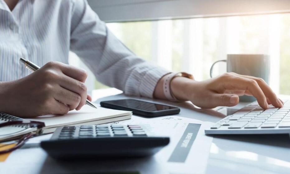 Jakie usługi księgowe oferuje profesjonalna księgowa?