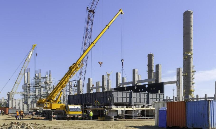 Jakie są najczęstsze zastosowania dźwigów w projektach budowlanych?