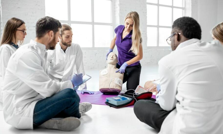 Materac przeciwodleżynowy pneumatyczny – kluczowe informacje dla personelu medycznego Materac przeciwodleżynowy pneumatyczny – kluczowe informacje dla personelu medycznego