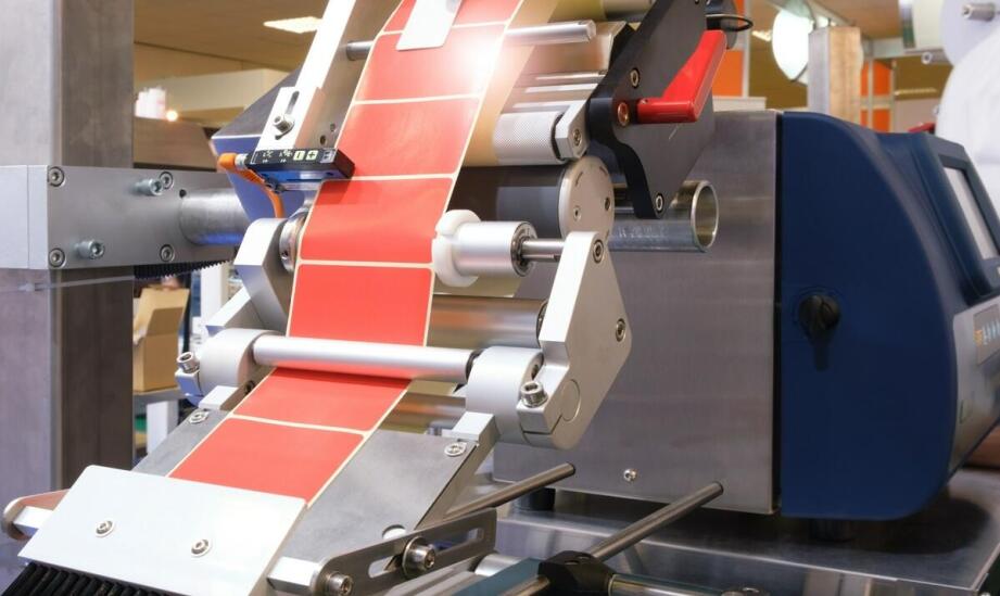 Dlaczego warto zainwestować w etykiety na butelki dostosowane do Twojego produktu?