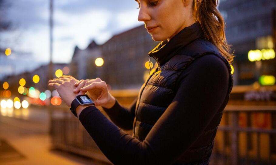 Sportowe komplety, które łączą wygodę z elegancją - co warto mieć?