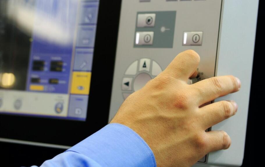 Jakie elementy powinny znaleźć się w nowoczesnym stanowisku do paletyzacji?