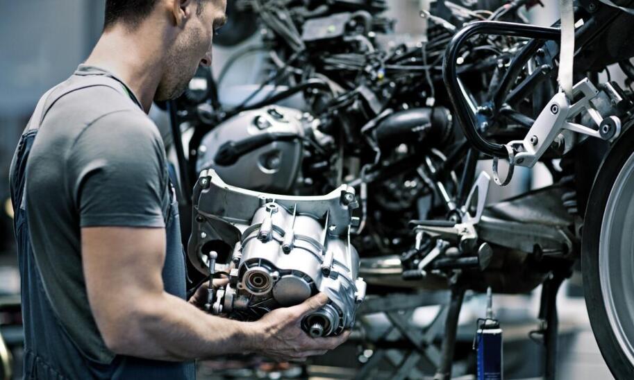 Wymiana rozrusznika w samochodach francuskich – kiedy warto zlecić to specjalistom?