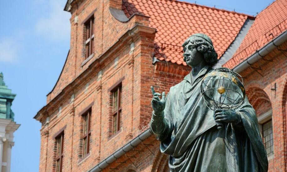 Szyldy toruń – jak wykorzystać lokalne motywy w projektach reklamowych?