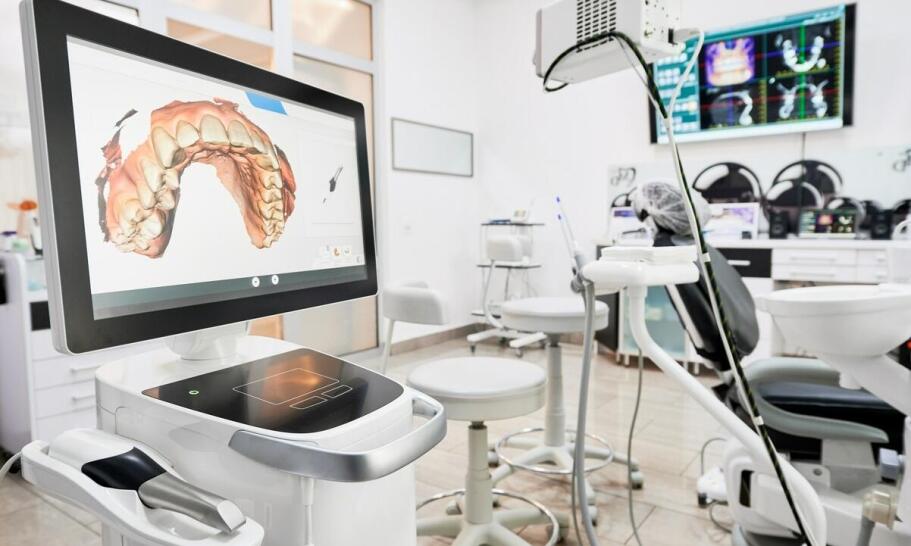 Co kształtuje ceny usług u dentysty w Łodzi?
