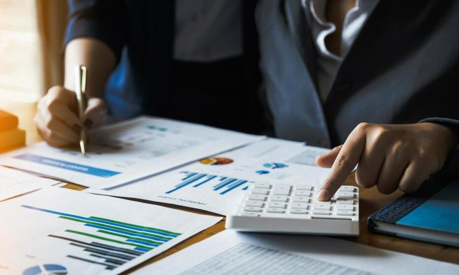 Jak skutecznie zarządzać dokumentacją pracowniczą i płacową?