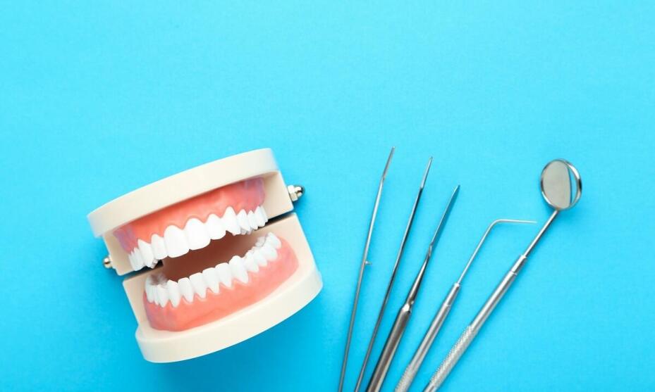 Czy każdy może nosić protezy zębowe?
