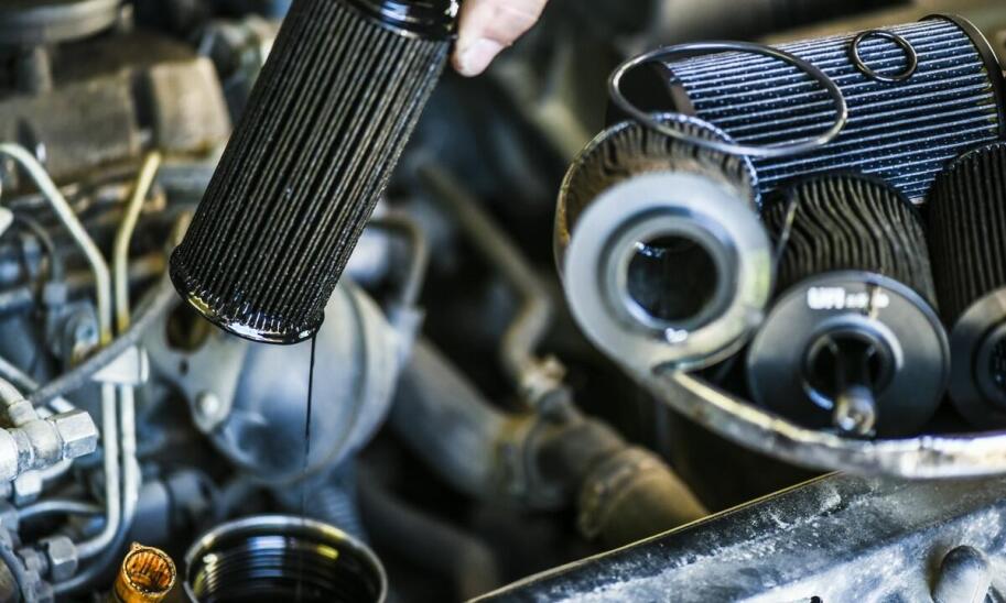 Co warto wiedzieć o wymianie filtrów i oleju w ciężarówkach?