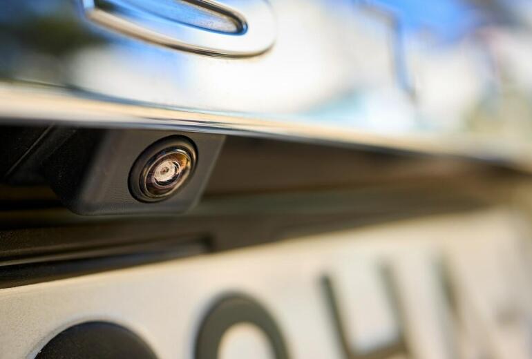 Haki holownicze a systemy wspomagające kierowcę – co musisz wiedzieć?