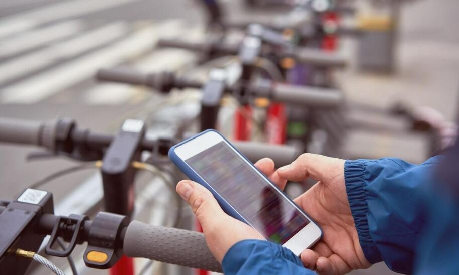 Jakie są korzyści płynące z wyboru lokalnej firmy transportowej dla klientów z Łodzi?