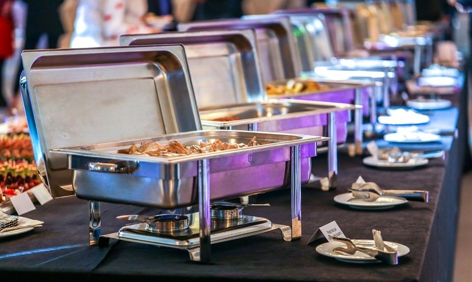 Catering na imprezę, czyli jak zaoszczędzić na przygotowywaniu jedzenia? Catering na imprezę, czyli jak zaoszczędzić na przygotowywaniu jedzenia?