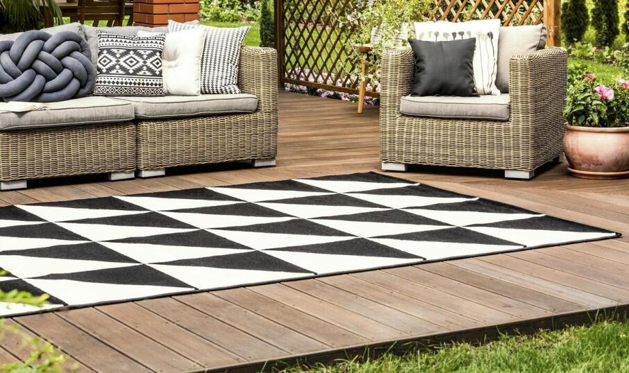 Jakie są najczęstsze błędy przy wyborze desek tarasowych i jak ich unikać?