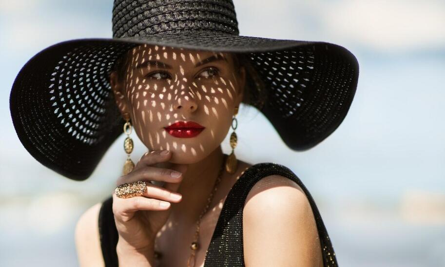 Wiosenne trendy w modzie – co oferuje butik z sukienkami? Wiosenne trendy w modzie – co oferuje butik z sukienkami?