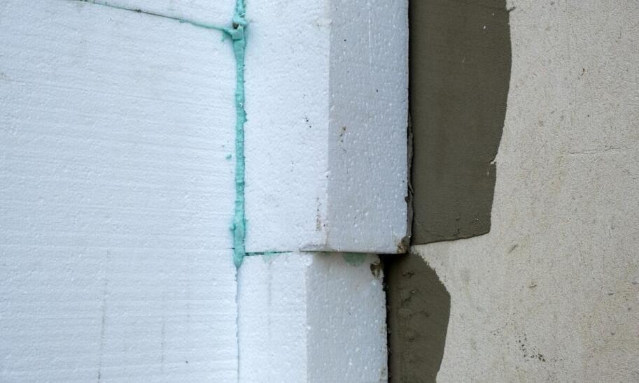 Styropian jako materiał do ocieplenia dachu – dlaczego warto go wybrać?
