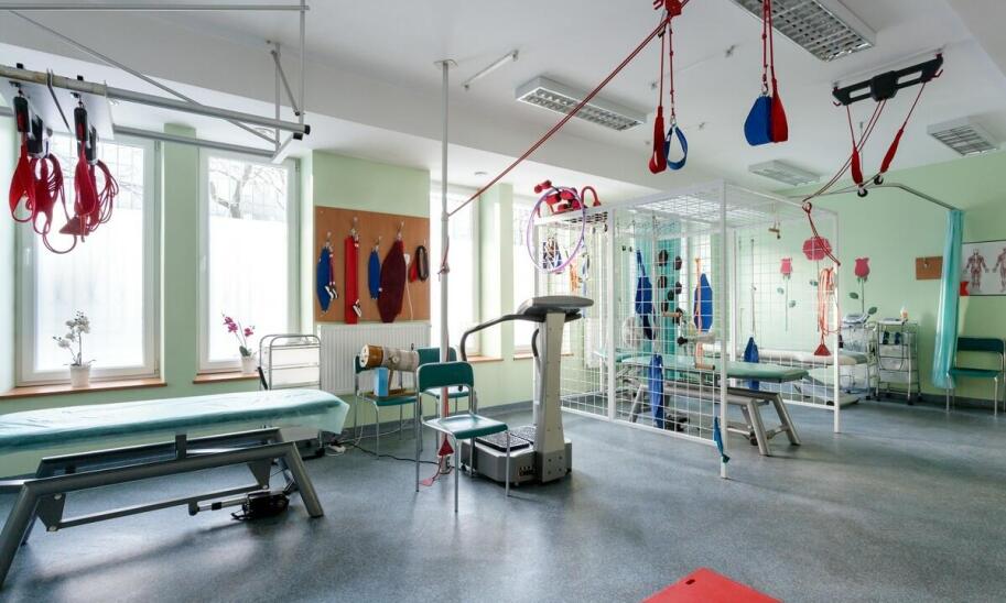 Sprzęt do ćwiczeń rehabilitacyjnych: co warto mieć w domu według oferty sklepu Wawer?