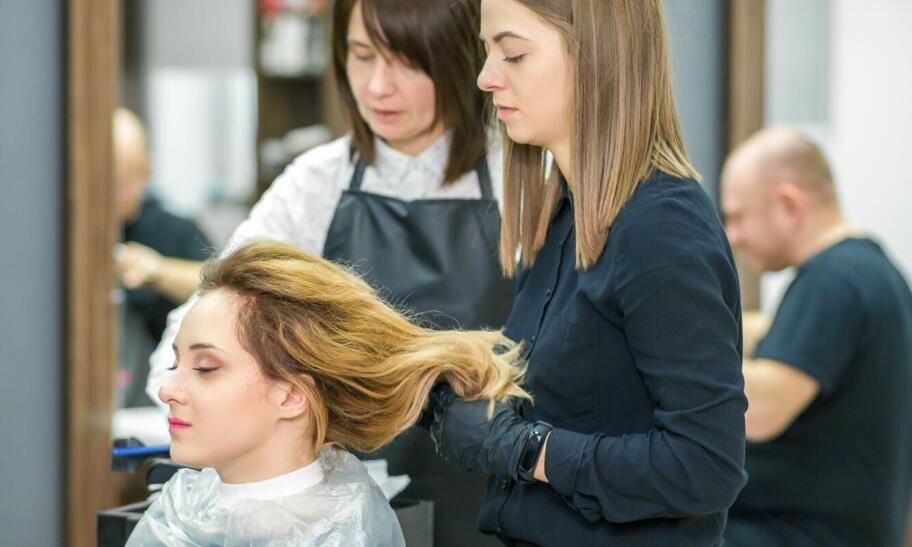 Jak dbać o ładny kolor włosów blond po koloryzacji? Jak dbać o ładny kolor włosów blond po koloryzacji?