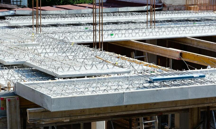 Jakie materiały najlepiej sprawdzają się w produkcji schodów na beton? Jakie materiały najlepiej sprawdzają się w produkcji schodów na beton?