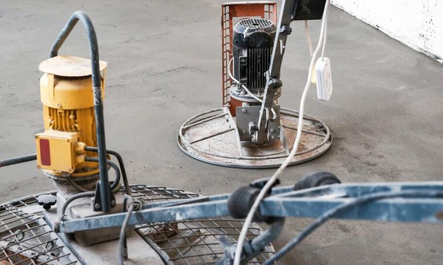 Koszty inwestycji w posadzki przemysłowe – co powinieneś uwzględnić?