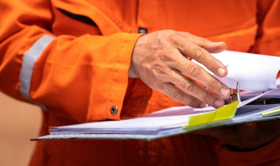 Jakie dokumenty są niezbędne do przeprowadzenia naprawy dźwigów zgodnie z UDT?