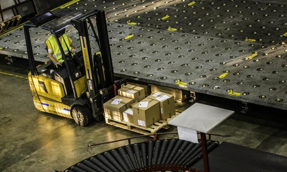 Bezpieczeństwo ładunków podczas transportu na eventy: najlepsze praktyki