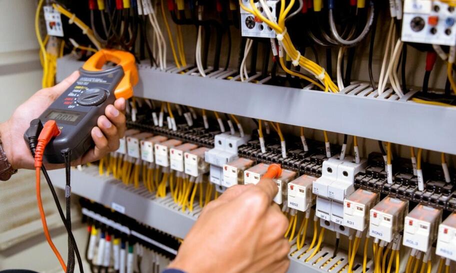 Kluczowe aspekty przeglądów instalacji elektrycznych – co powinieneś wiedzieć?