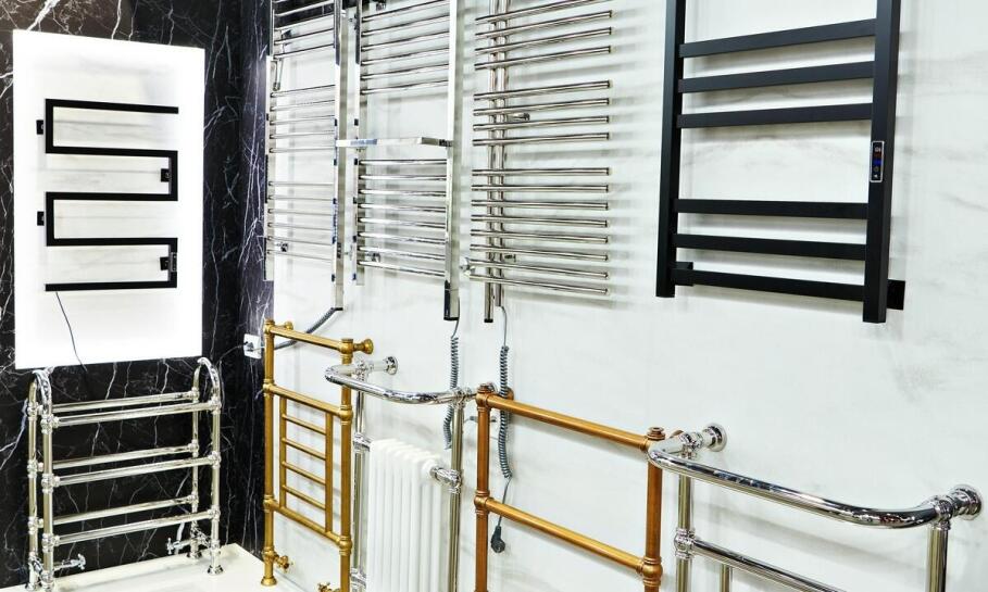 Jakie akcesoria wspierają działanie grzałek do zbiorników?